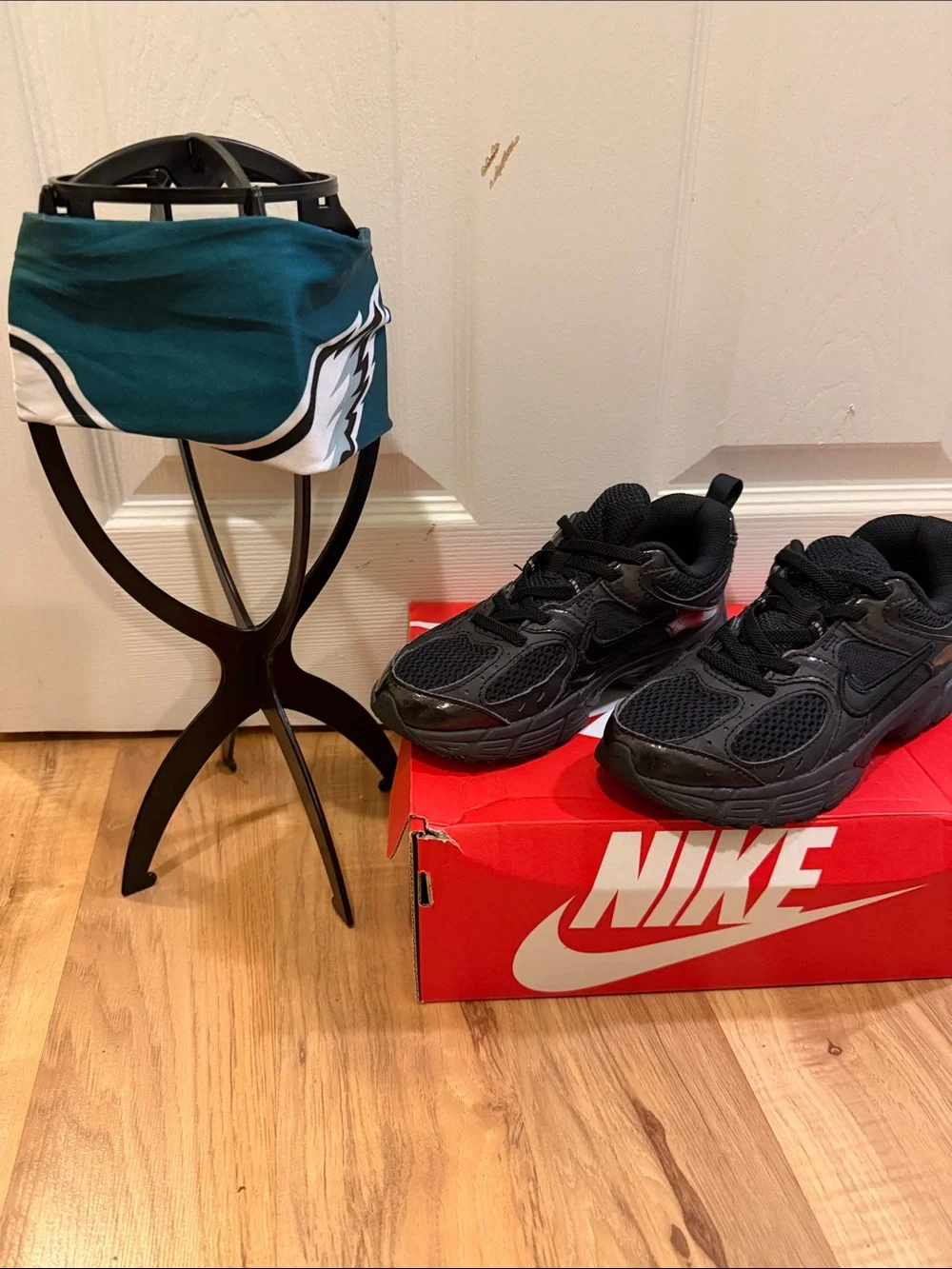 reversible Philly eagles head band and Nike pack one size fits all shoe size 2